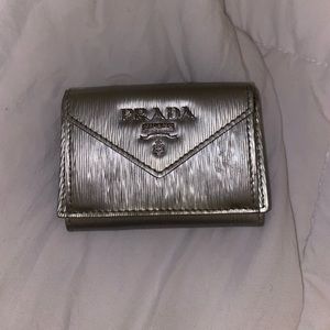 Prada Portafoglio Pattina Cromo Silver Envelope Flap Wallet